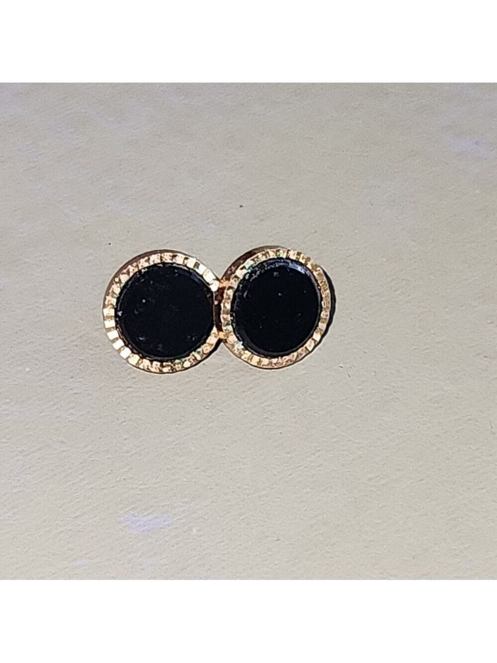 Vtg Classic Onyx framed stud earrings